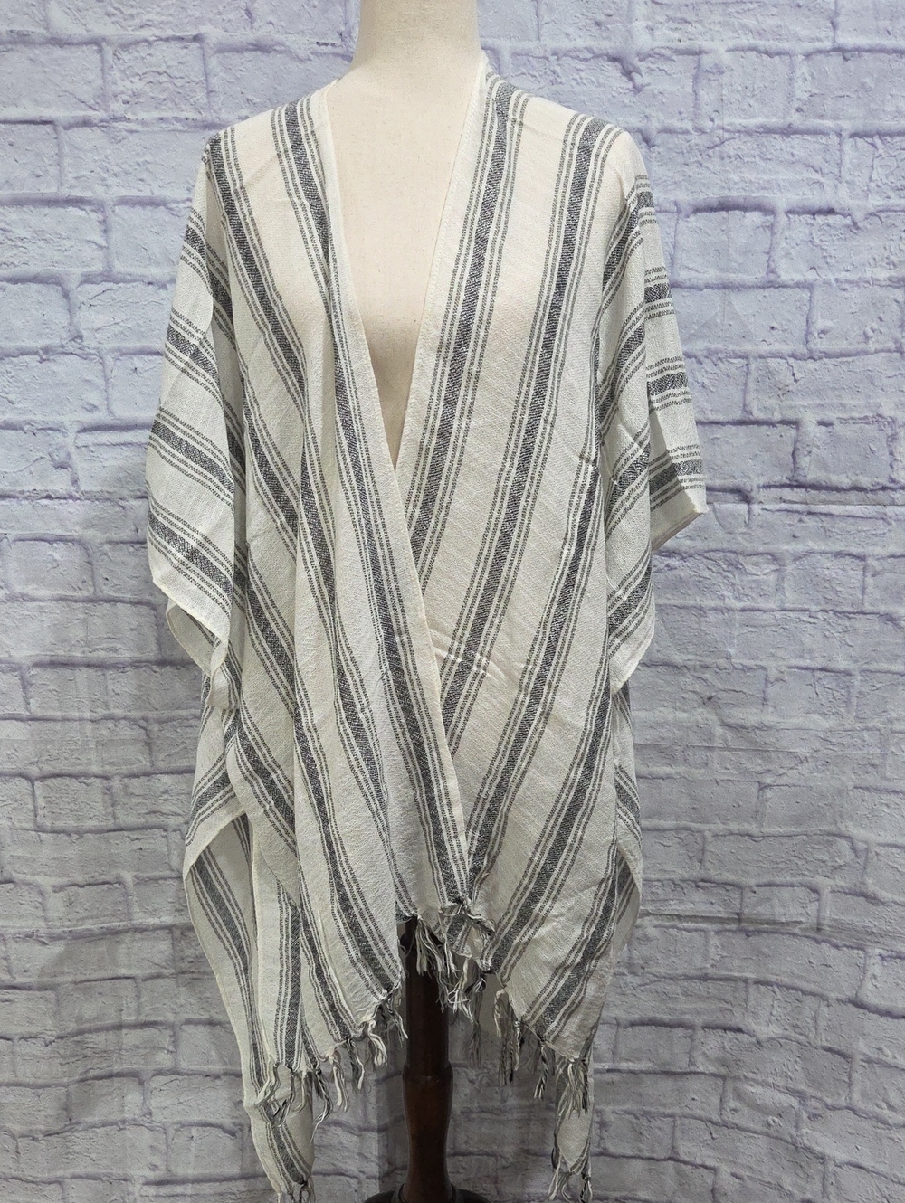 American Eagle Cream & Gray Striped Fringe Kimono